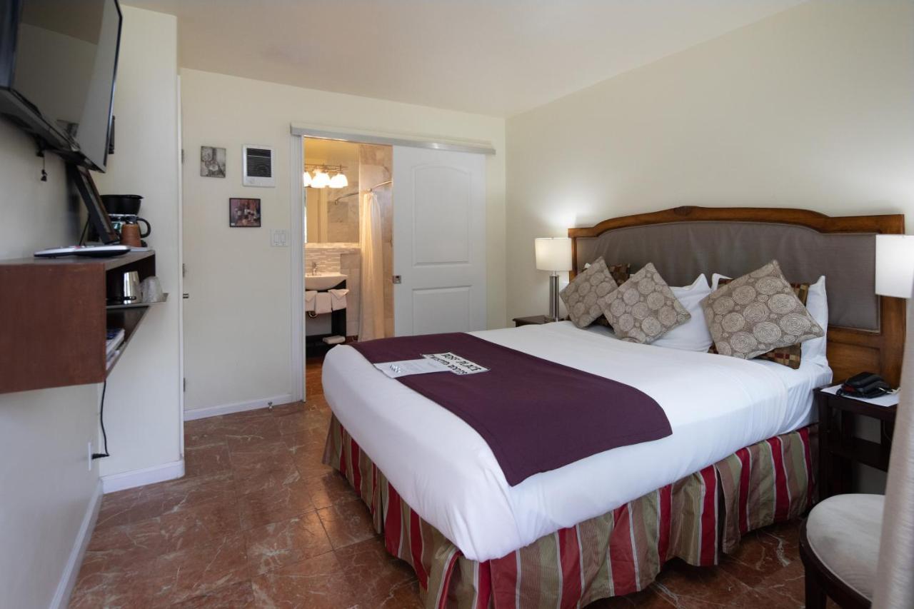 The Vendange Carmel Inn & Suites Extérieur photo