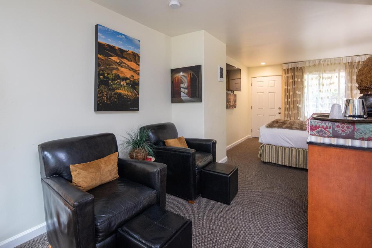 The Vendange Carmel Inn & Suites Extérieur photo