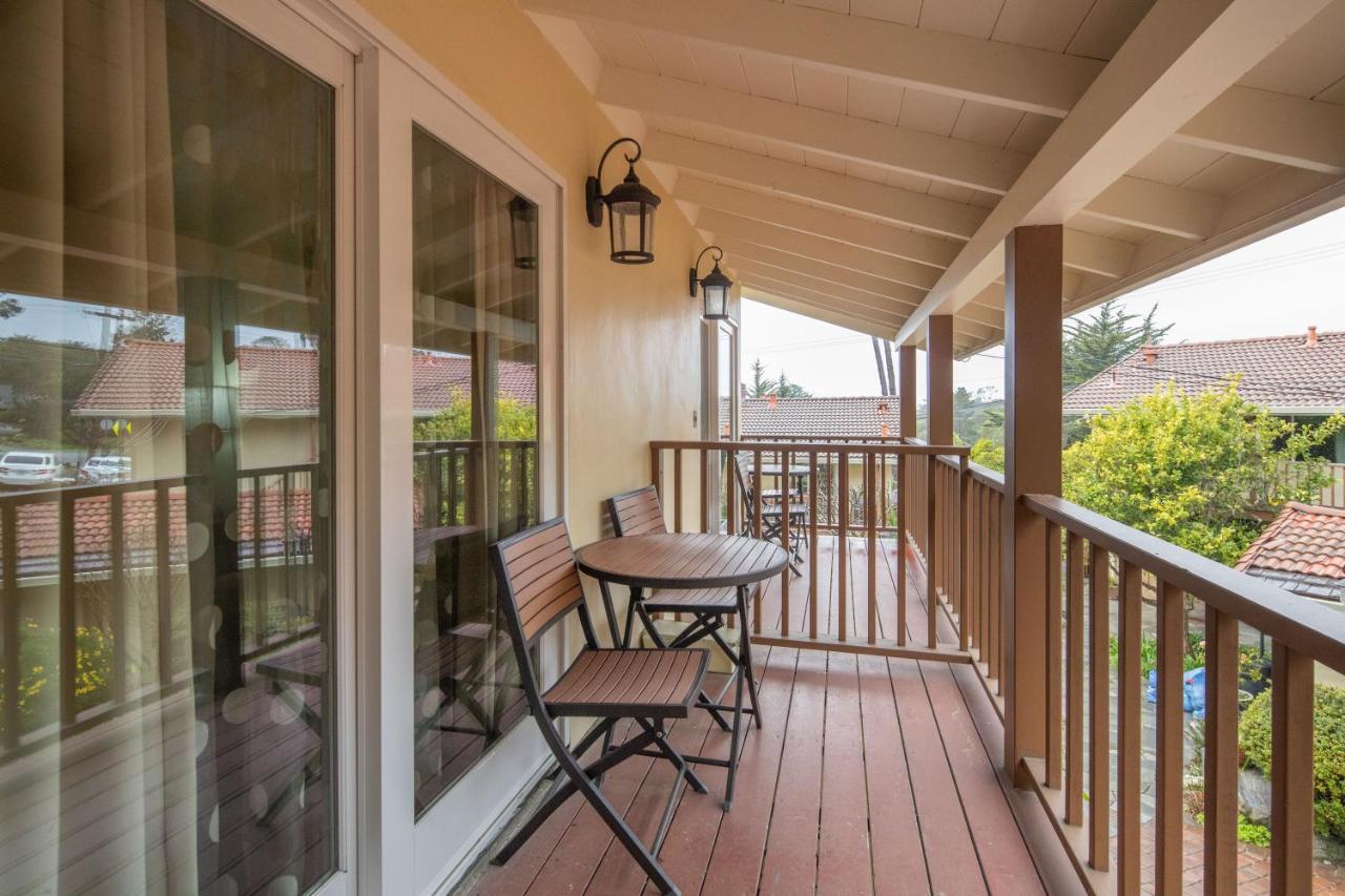 The Vendange Carmel Inn & Suites Extérieur photo