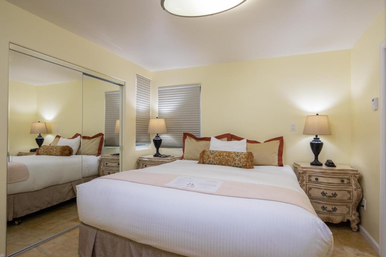 The Vendange Carmel Inn & Suites Extérieur photo