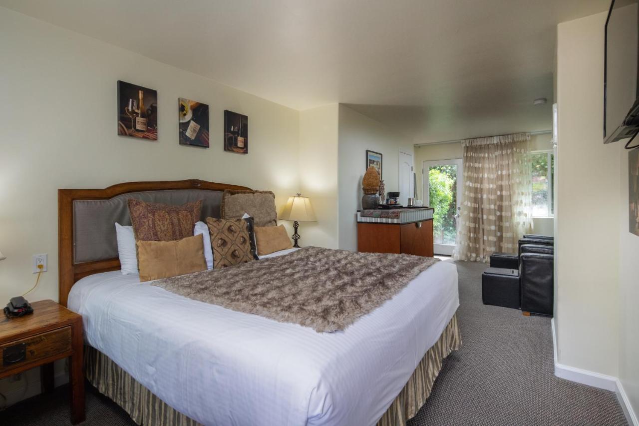 The Vendange Carmel Inn & Suites Extérieur photo