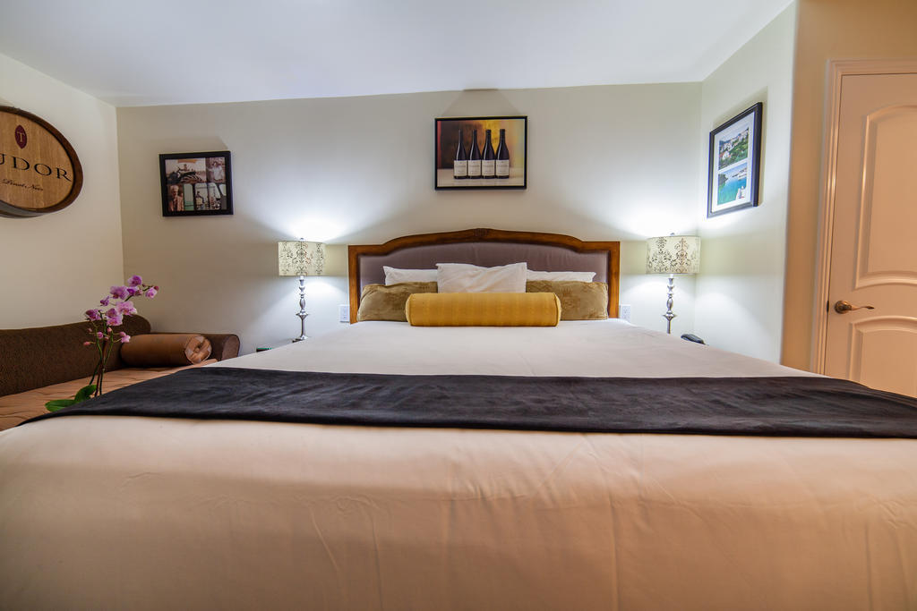 The Vendange Carmel Inn & Suites Chambre photo