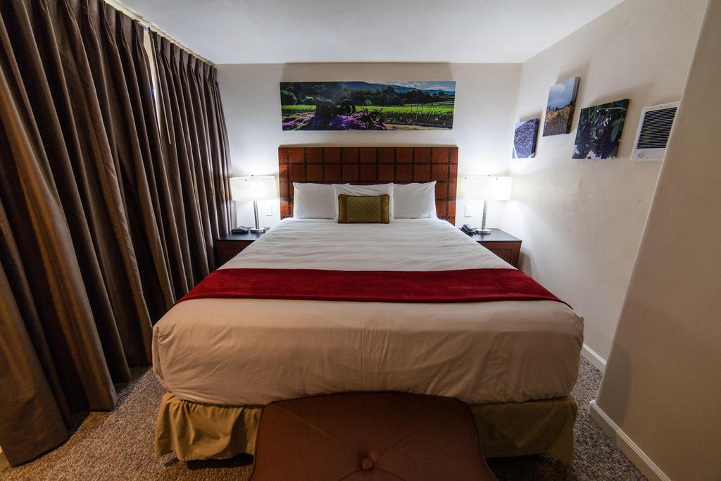 The Vendange Carmel Inn & Suites Chambre photo