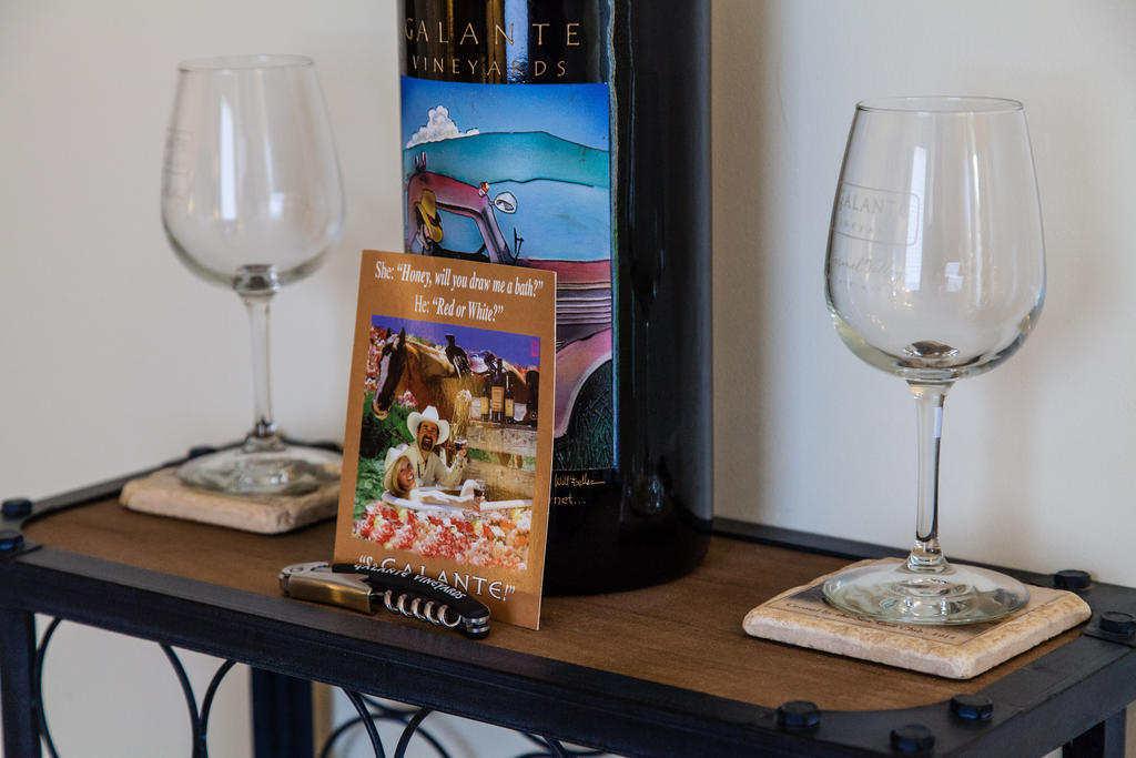 The Vendange Carmel Inn & Suites Chambre photo