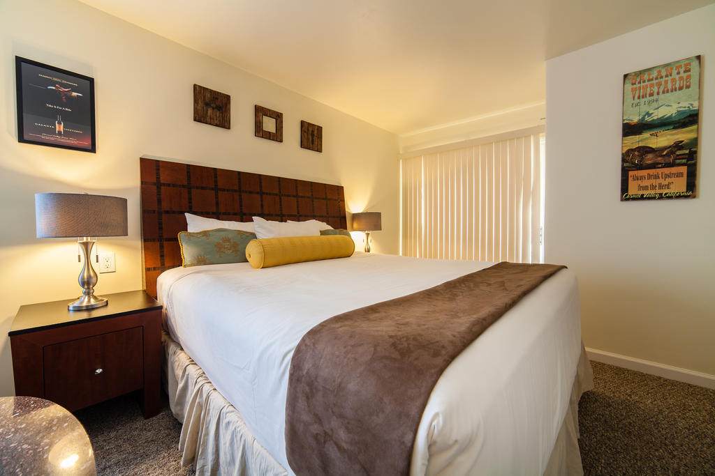 The Vendange Carmel Inn & Suites Chambre photo