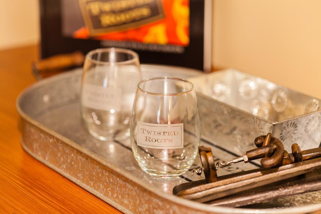 The Vendange Carmel Inn & Suites Extérieur photo
