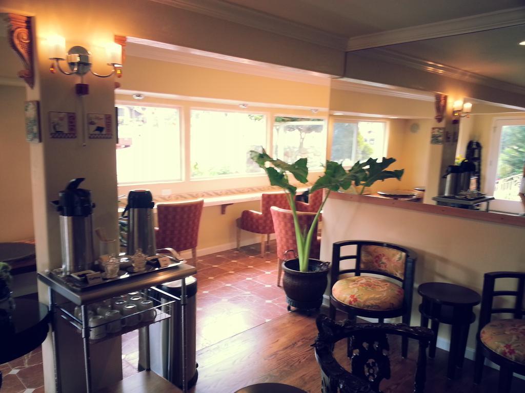 The Vendange Carmel Inn & Suites Extérieur photo