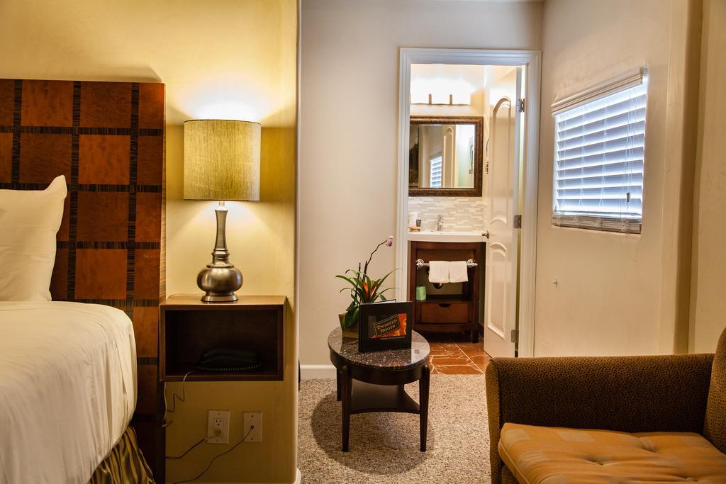 The Vendange Carmel Inn & Suites Chambre photo