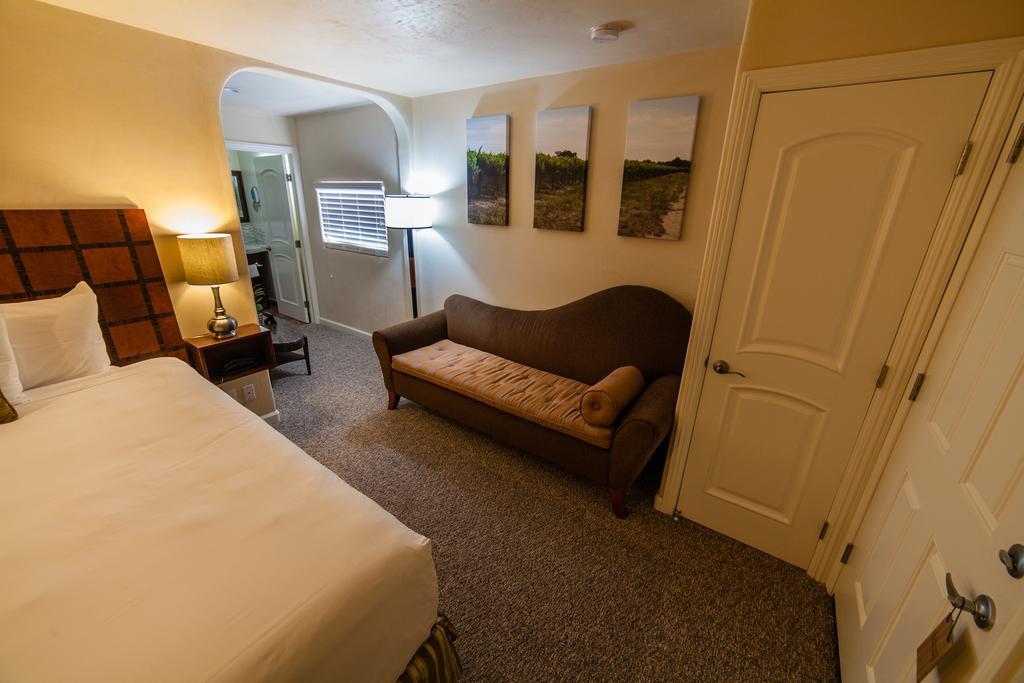 The Vendange Carmel Inn & Suites Chambre photo