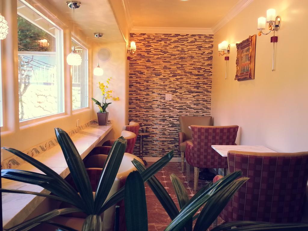 The Vendange Carmel Inn & Suites Extérieur photo
